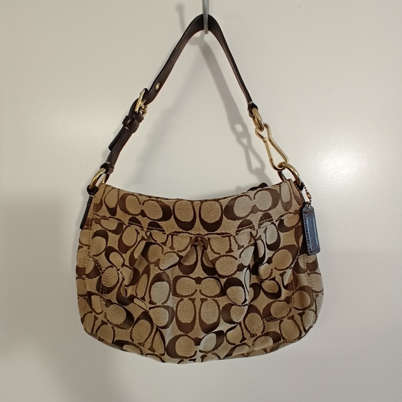 Coach Handbags - Coach Hampton khaki Signature Bag